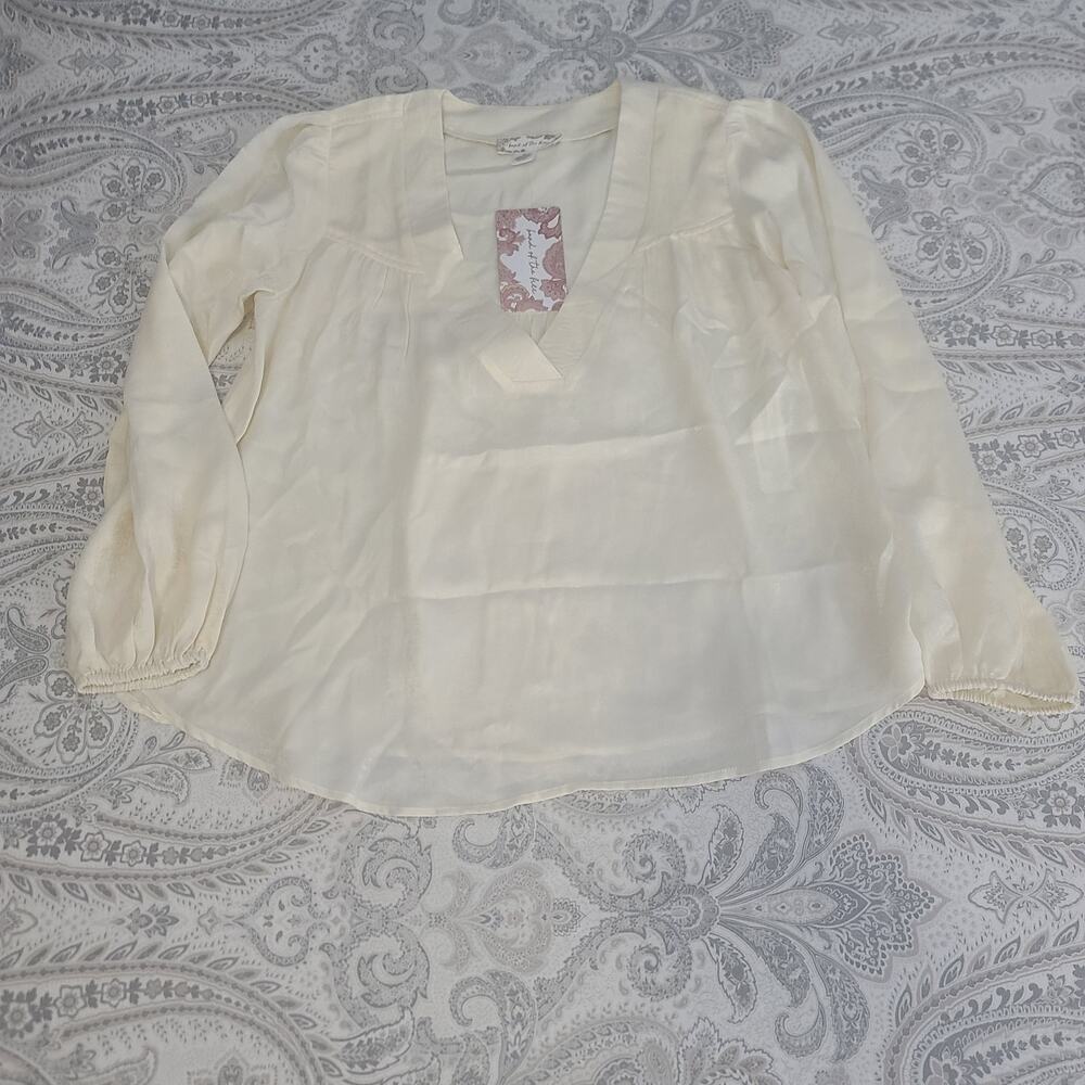 Band of the Free Cash Ivory Long Puff sleeve Satiny blouse Size Medium - Picture 3 of 8